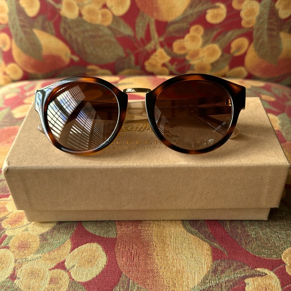 Burberry Women’s Sunglasses Gradient Brown